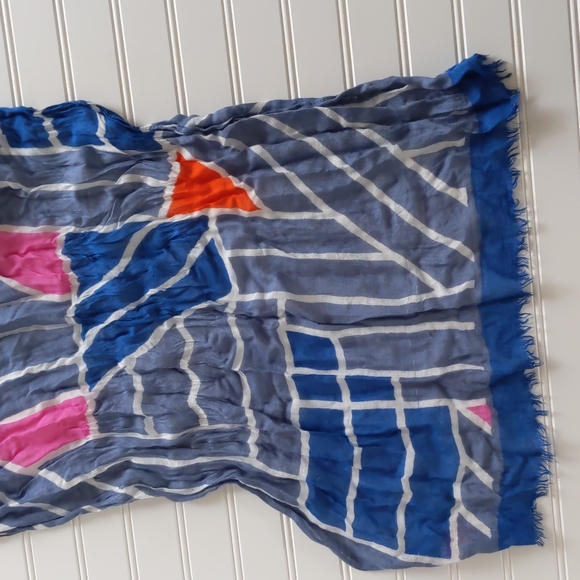 Vera Bradley 100% Viscose Geometric Scarf - Picture 2 of 6
